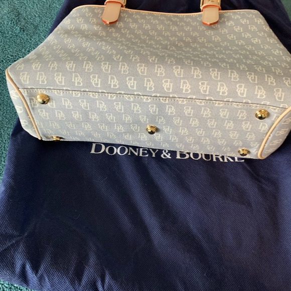 Brand new, never used Dooney & Bourke beige handbag - Picture 5 of 6